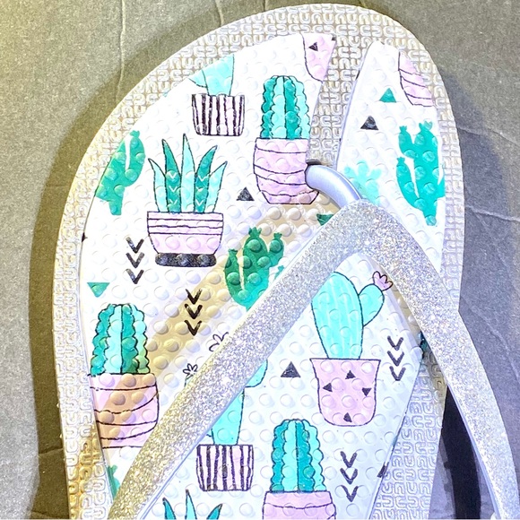 COPY - Price Drop! Capelli New York Flip Flop Comfort Sole Silver Glitter Ladie… - Picture 5 of 13